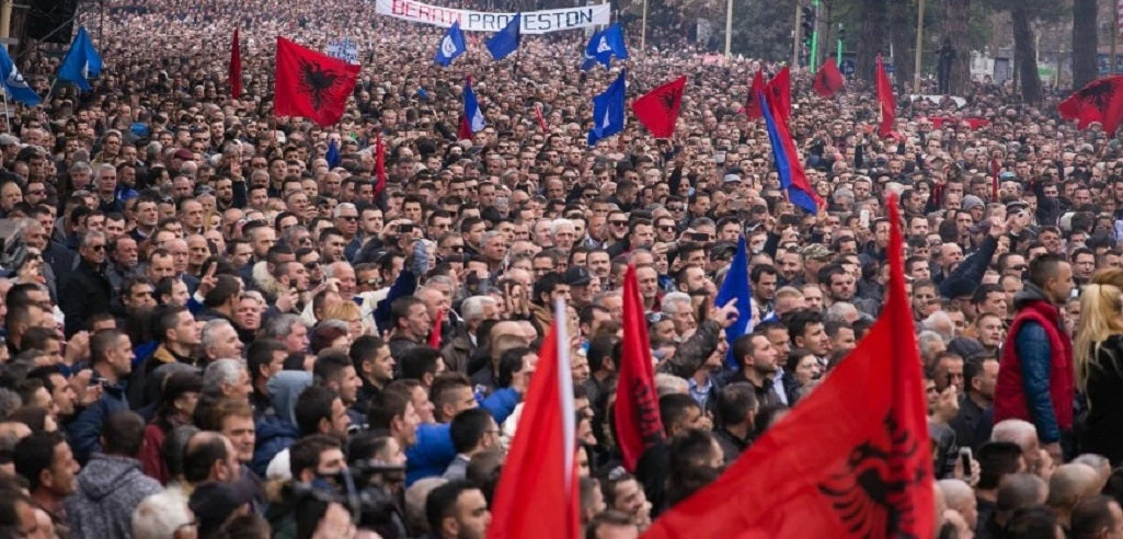 «Αντάρτικο» Αλβανών εντός Σερβικών πόλεων: Η Σερβία προ ιστορικών αποφάσεων – «Πρόλογος» καταιγιστικών εξελίξεων